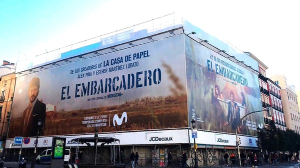 Tendencias en cartelería 2025: formatos, materiales y efectos que captan la atención